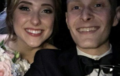 Un oras intreg a planuit nunta unui tanar bolnav de cancer