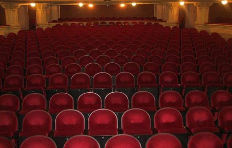 Peste 35% dintre bucuresteni merg la teatru