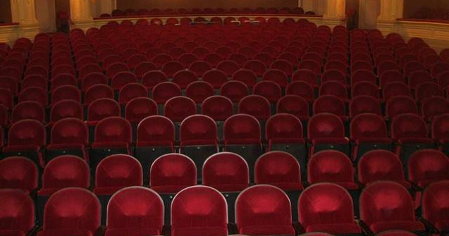 Peste 35% dintre bucuresteni merg la teatru