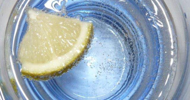  Video  Mai eficiente decat apa cu lamaie! 3 bauturi care te pot ajuta sa slabesti