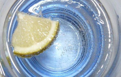  Video  Mai eficiente decat apa cu lamaie! 3 bauturi care te pot ajuta sa slabesti