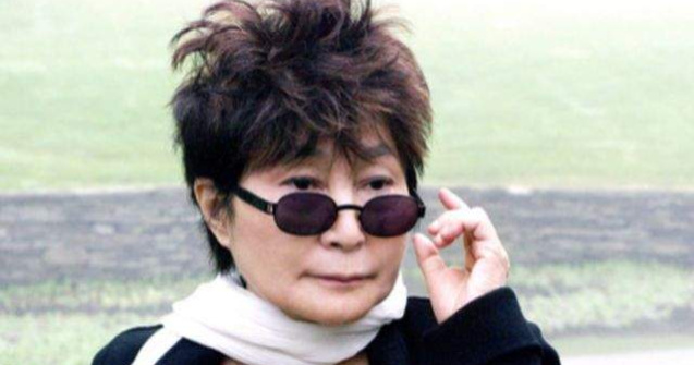 Yoko Ono a fost spitalizata, vineri, la New York