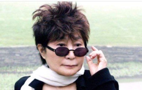 Yoko Ono a fost spitalizata, vineri, la New York