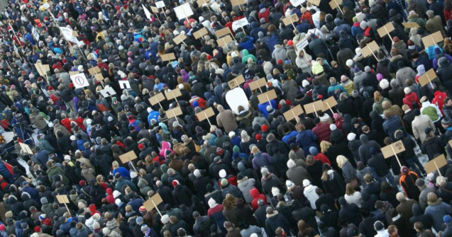 250 de oameni, la un mars de sustinere a legii darii in plata