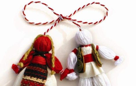 Martisorul, simbol al sperantei. Istoria snurului alb cu rosu