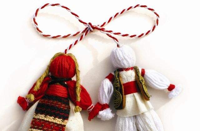 Martisorul, simbol al sperantei. Istoria snurului alb cu rosu