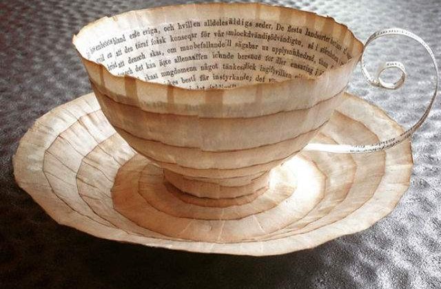 [FOTO] Aceasta artista transforma cartile vechi in cescute de ceai delicate