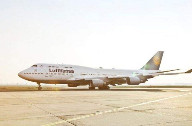 Un copil a murit la bordul unui avion Lufthansa