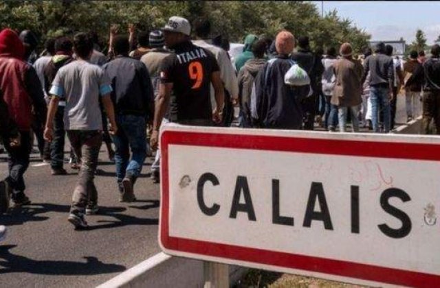 Franta nu va mai retine migrantii la Calais in cazul unui "Brexit"