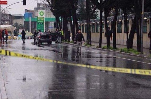 Doua femei au atacat o sectie de politie dintr-o suburbie a Istanbulului