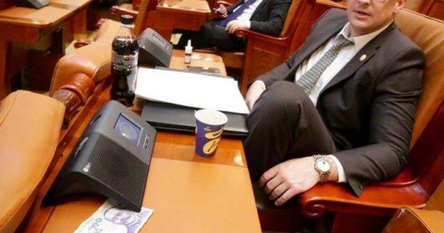 Povestea bancnotei de 100 de lei care i-a speriat pe deputati