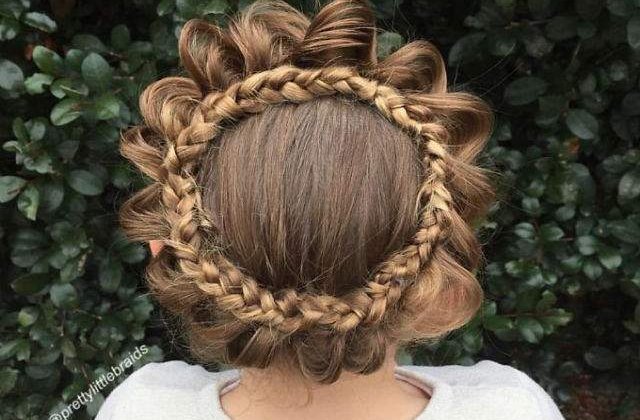 [FOTO] O mamica face senzatie pe internet cu impletiturile pe care i le face fiicei sale