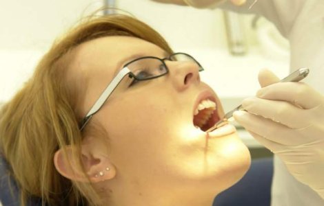 De la cancer la boli de inima. Ce se poate intampla daca nu te speli pe dinti