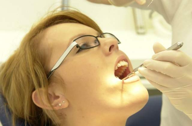 De la cancer la boli de inima. Ce se poate intampla daca nu te speli pe dinti