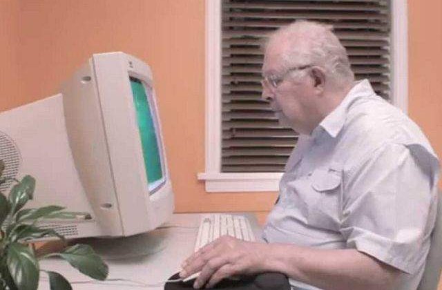 Folosirea computerului poate reduce riscul aparitiei dementei la batrani