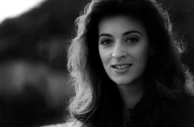 [Video] IN MEMORIAM Laura Stoica: 10 ani de la moartea indragitei artiste