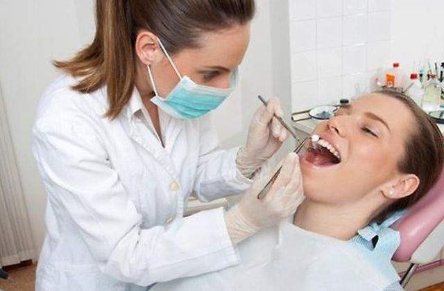 Femeile investesc mai mult in sanatatea dentara decat barbatii