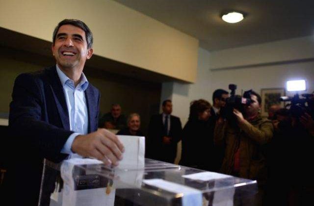 Cetatenii bulgari care nu voteaza risca sa fie amendati