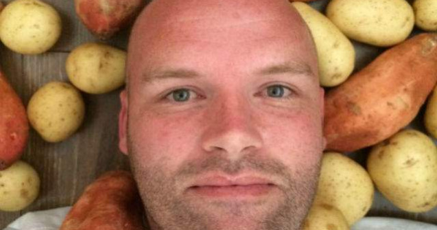 Acest barbat a mancat doar cartofi timp de o luna. Uite ce a patit