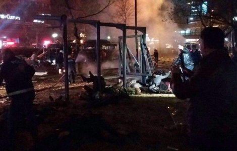  Foto  Ankara: Atentat cu masina-capcana! Cel putin 32 de morti