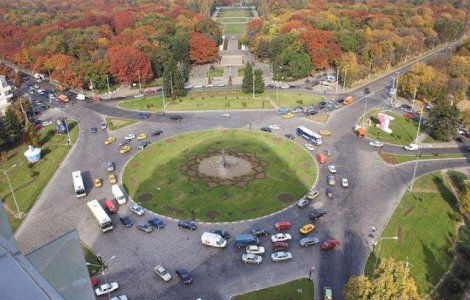 O masina a luat foc in trafic pe bd. Aviatorilor din Capitala