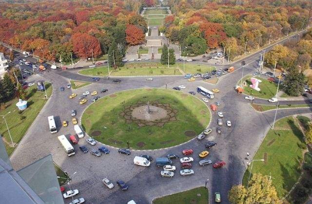 O masina a luat foc in trafic pe bd. Aviatorilor din Capitala
