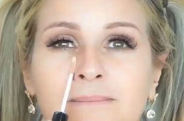 [VIDEO] O femeie de 50 de ani este machiata de un profesionist. Cum arata la final