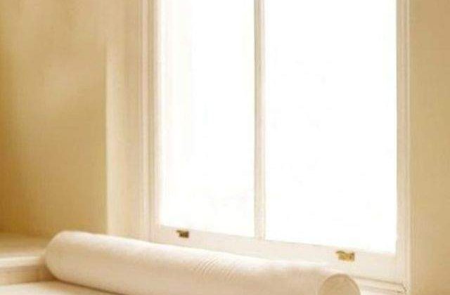 Top 5 greseli MAJORE pe care le faci atunci cand speli geamurile