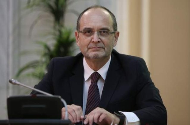 Curaj: Cornul si laptele va fi inlocuit cu o masa calda zilnica