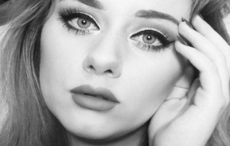 Adele are o sosie. Uite cum arata tanara si cat de mult seamana