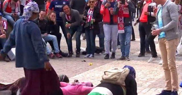 Patru cersetoare din Romania, umilite de suporteri de fanii lui PSV