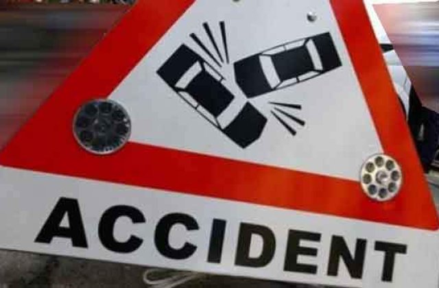 Patru persoane la spital, dupa ce trei masini s-au ciocnit DN 65 B