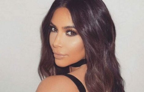 Kim Kardashian a trimis flori femeilor care i-au aparat poza nud