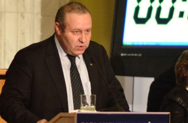 Rasturnare de situatie! S-ar putea fuma din nou in restaurante