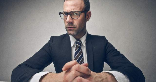  Top  8 obiceiuri proaste care te pot costa interviul sau chiar jobul