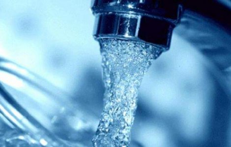 Peste 20.000 de aradeni, sfatuiti sa nu consume apa de la robinet, deoarece este neconforma