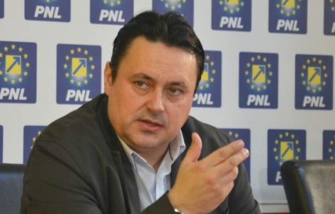 Senator PNL suspectat de luare de mita, audiat de DNA