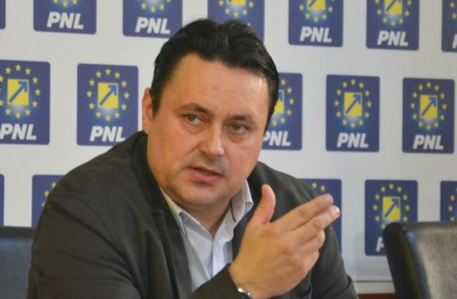 Senator PNL suspectat de luare de mita, audiat de DNA