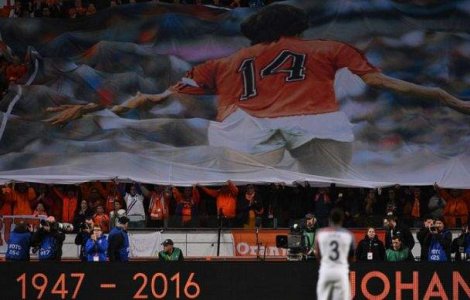 Johan Cruyff a fost omagiat in minutul 14 al meciului Olanda- Franta