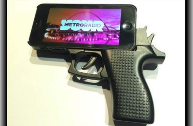 [VIDEO] E un pistol, dar in acelasi timp este si carcasa de iPhone