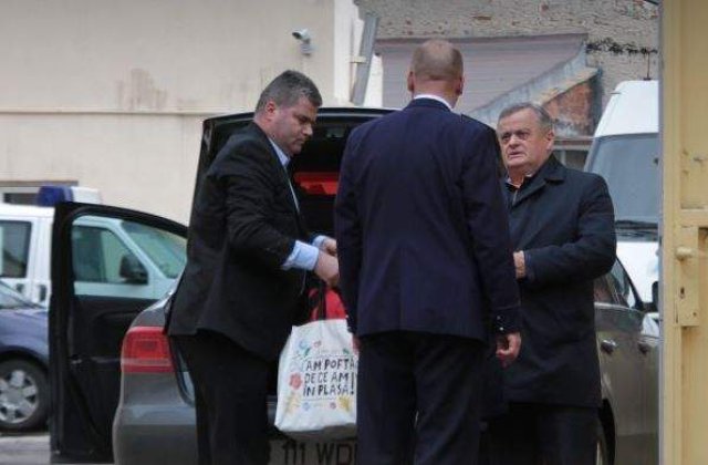 Dosar penal deschis dupa ce Neculai Ontanu a fost dus cu masina in curtea arestului Capitalei