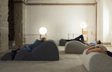 Design inedit: Barul in care poti trage un pui de somn