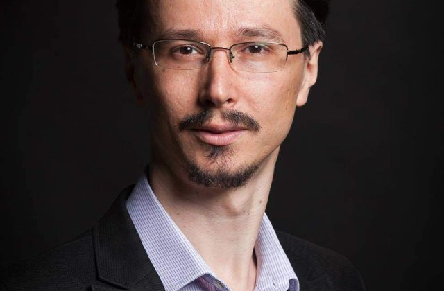 INTERVIU 9am: Cristi Danilet (CSM): "Fara slujbe si rugaciuni la orele de religie. De la ideologie pana la fanatism e doar un pas."