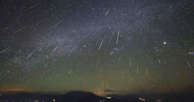 Ploaie de stele in fiecare noapte timp de o luna!
