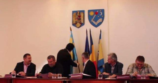 Steag secuiesc arborat in Consiliul Judetean Covasna