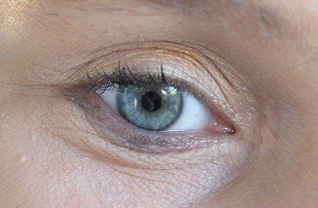 Renunta la ele definitiv! Top 6 obiceiuri zilnice care iti cauzeaza riduri