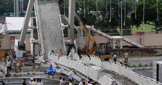 Mai multi morti in India, dupa ce s-a prabusit un pod