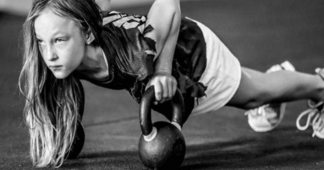 O fetita de 9 ani a trecut testele de acceptare in Fortele Navale SUA