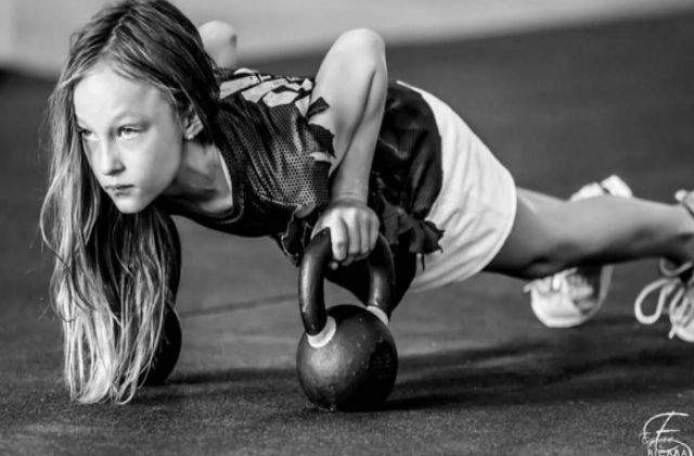 O fetita de 9 ani a trecut testele fizice de acceptare in Fortele Navale ale SUA