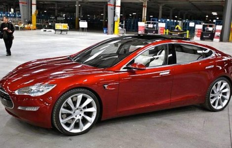 Tesla a lansat masina electrica care costa doar 30.000 de euro si parcurge 350 de km/alimentare